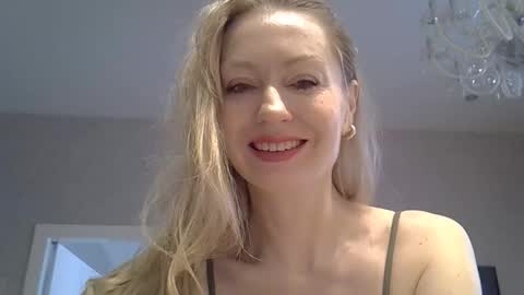 Zarina Swift online show from 04/09/26, 04:45