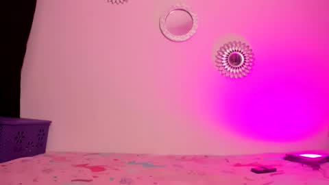 Zaritha Li online show from 11/21/25, 10:25