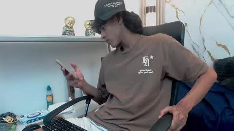 Zayn online show from 04/21/26, 01:42