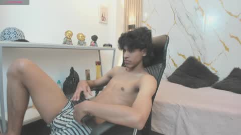 Snapshot of zayn_fox32 chatting on 05/07/26, 07:30 Zayn online show from 05/07/26, 07:30