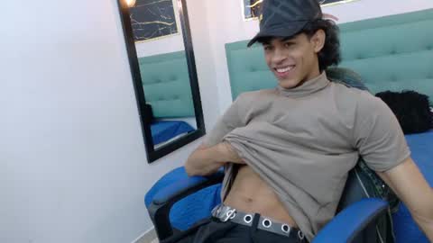 Snapshot of zayn_fox32 chatting on 07/25/26, 12:14 Zayn online show from 07/25/26, 12:14