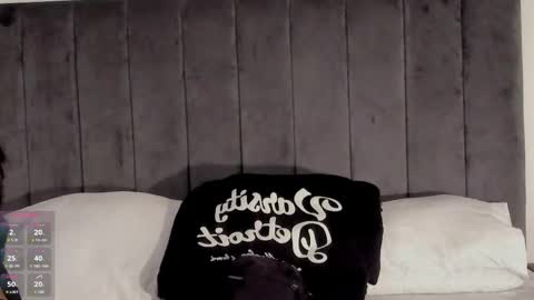 Snapshot of zayotto chatting on 11/28/25, 05:54 Hii im Zay. I save money for education. PVT Open. online show from 11/28/25, 05:54