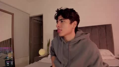 Snapshot of zayotto chatting on 11/30/25, 06:17 Hii im Zay. I save money for education. PVT Open. online show from 11/30/25, 06:17