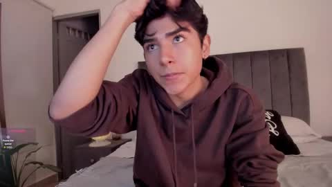 Snapshot of zayotto chatting on 12/03/25, 08:00 Hii im Zay. I save money for education. PVT Open. online show from 12/03/25, 08:00