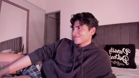 Snapshot of zayotto chatting on 12/16/25, 07:57 Hii im Zay. I save money for education. PVT Open. online show from 12/16/25, 07:57