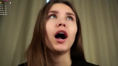 Emilia online show from 10/08/25, 01:14