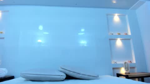 Zenda Evans online show from 12/18/25, 03:34