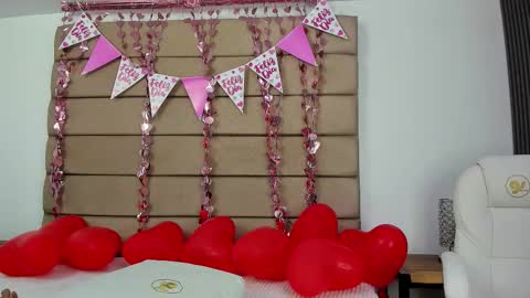 Zenda Evans online show from 02/16/26, 03:57