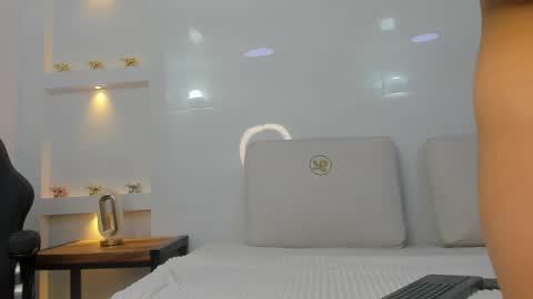 Zenda Evans online show from 04/16/26, 03:40