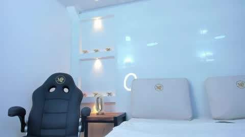 Zenda Evans online show from 04/18/26, 04:27