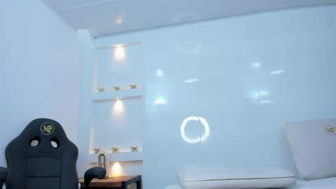 Zenda Evans online show from 04/22/26, 04:04