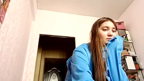 zeniabrossoit online show from 04/18/26, 08:51