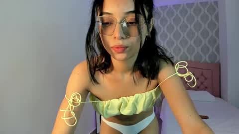 Snapshot of zenith_glow chatting on 02/21/26, 01:39 Zenith online show from 02/21/26, 01:39