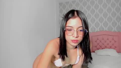 Snapshot of zenith_glow chatting on 02/23/26, 04:10 Zenith online show from 02/23/26, 04:10