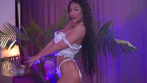 Snapshot of zenydaxbelle chatting on 01/06/26, 01:59 Zenyda online show from 01/06/26, 01:59