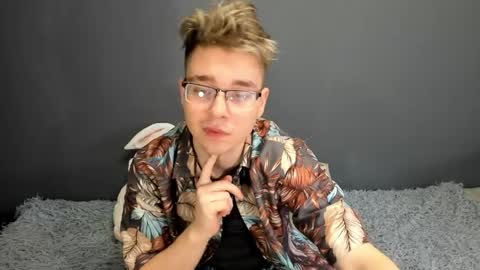 Ethan online show from 04/22/26, 02:25