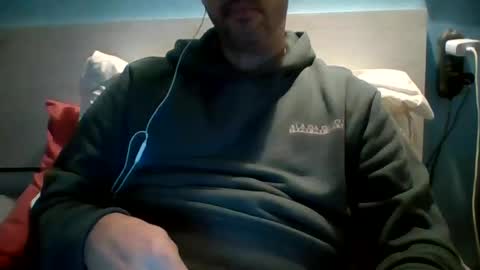 Snapshot of zeus00811 chatting on 10/22/25, 03:45 zeus online show from 10/22/25, 03:45