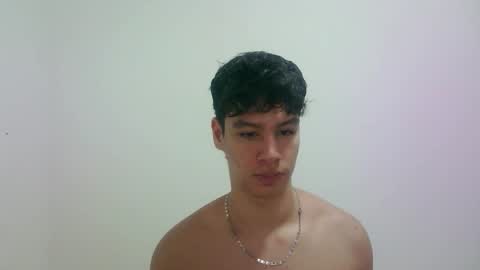 Snapshot of zeus_183 chatting on 10/22/25, 12:00 zeus_183 online show from 10/22/25, 12:00