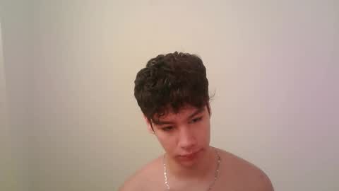 Snapshot of zeus_183 chatting on 11/17/25, 12:33 zeus_183 online show from 11/17/25, 12:33