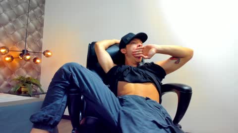 Snapshot of zeusjeff chatting on 12/02/24, 09:28 zeus online show from 12/02/24, 09:28