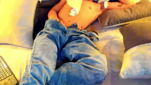 Snapshot of zeusjeff chatting on 12/05/24, 03:39 zeus online show from 12/05/24, 03:39