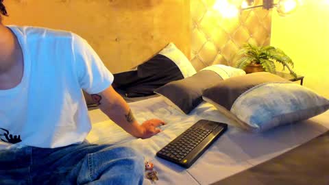 Snapshot of zeusjeff chatting on 12/05/24, 06:44 zeus online show from 12/05/24, 06:44