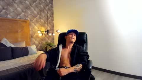 Snapshot of zeusjeff chatting on 12/07/24, 06:04 zeus online show from 12/07/24, 06:04