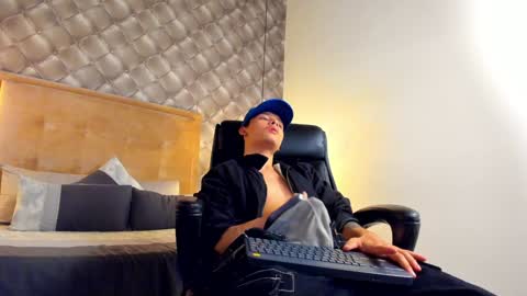 Snapshot of zeusjeff chatting on 12/07/24, 09:11 zeus online show from 12/07/24, 09:11