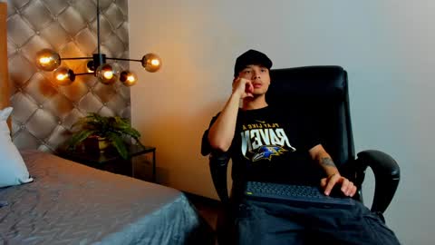 Snapshot of zeusjeff chatting on 12/10/24, 09:54 zeus online show from 12/10/24, 09:54