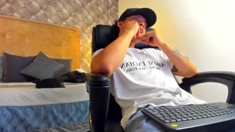 Snapshot of zeusjeff chatting on 12/21/24, 10:40 zeus online show from 12/21/24, 10:40