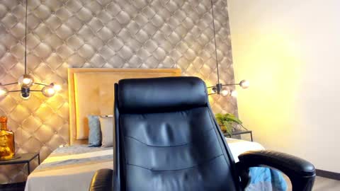 Snapshot of zeusjeff chatting on 12/30/24, 10:55 zeus online show from 12/30/24, 10:55