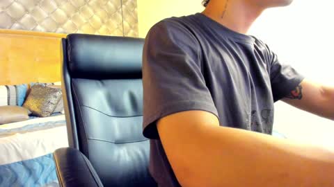 Snapshot of zeusjeff chatting on 12/31/24, 05:11 zeus online show from 12/31/24, 05:11