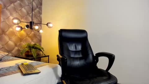 Snapshot of zeusjeff chatting on 01/04/25, 10:34 zeus online show from 01/04/25, 10:34