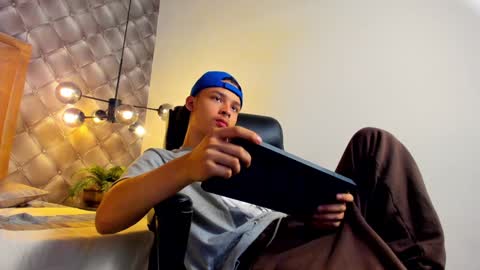 Snapshot of zeusjeff chatting on 01/06/25, 05:49 zeus online show from 01/06/25, 05:49