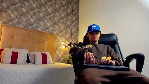 Snapshot of zeusjeff chatting on 01/07/25, 10:08 zeus online show from 01/07/25, 10:08