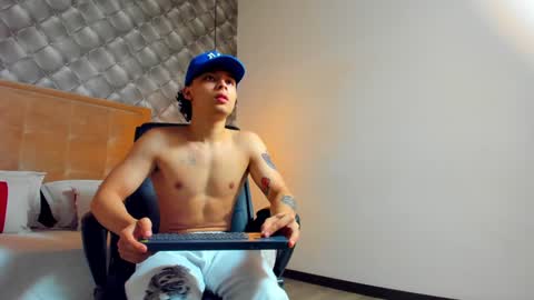 Snapshot of zeusjeff chatting on 01/08/25, 08:39 zeus online show from 01/08/25, 08:39