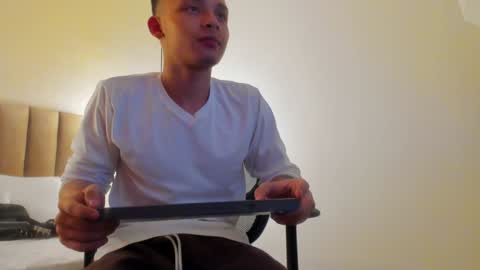 Snapshot of zeusjeff chatting on 01/21/25, 05:16 zeus online show from 01/21/25, 05:16