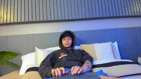 Snapshot of zeusjeff chatting on 02/18/25, 03:53 zeus online show from 02/18/25, 03:53