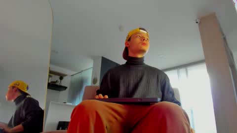 Snapshot of zeusjeff chatting on 10/04/25, 07:56 zeus online show from 10/04/25, 07:56