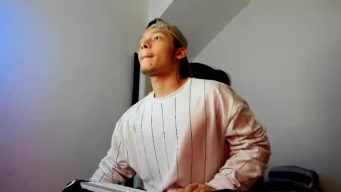 Snapshot of zeusjeff chatting on 10/22/25, 05:52 zeus online show from 10/22/25, 05:52