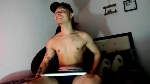 Snapshot of zeusjeff chatting on 11/27/25, 06:21 zeus online show from 11/27/25, 06:21