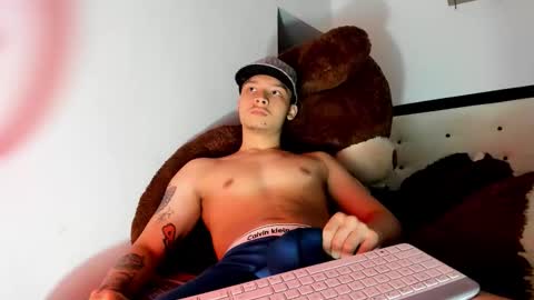 Snapshot of zeusjeff chatting on 12/02/25, 09:10 zeus online show from 12/02/25, 09:10