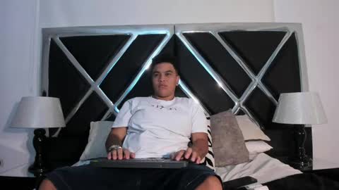 zeussmithh online show from 04/21/26, 12:22