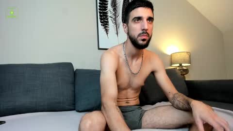 Snapshot of zeyn_edwards chatting on 09/16/25, 05:19 ZEYN online show from 09/16/25, 05:19