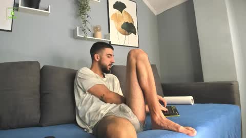 Snapshot of zeyn_edwards chatting on 09/18/25, 05:20 ZEYN online show from 09/18/25, 05:20