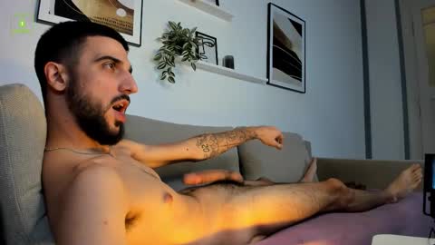 Snapshot of zeyn_edwards chatting on 09/25/25, 04:21 ZEYN online show from 09/25/25, 04:21