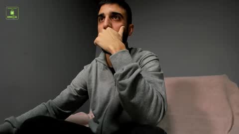 Snapshot of zeyn_edwards chatting on 10/21/25, 05:08 ZEYN online show from 10/21/25, 05:08