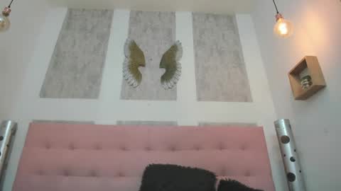 ZHAMIRA  ANDRES online show from 04/19/26, 07:49