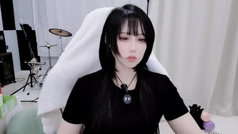 Snapshot of zhen0 chatting on 05/17/26, 12:56 zhen online show from 05/17/26, 12:56