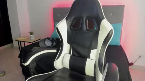 Zhingarher online show from 11/18/25, 03:23